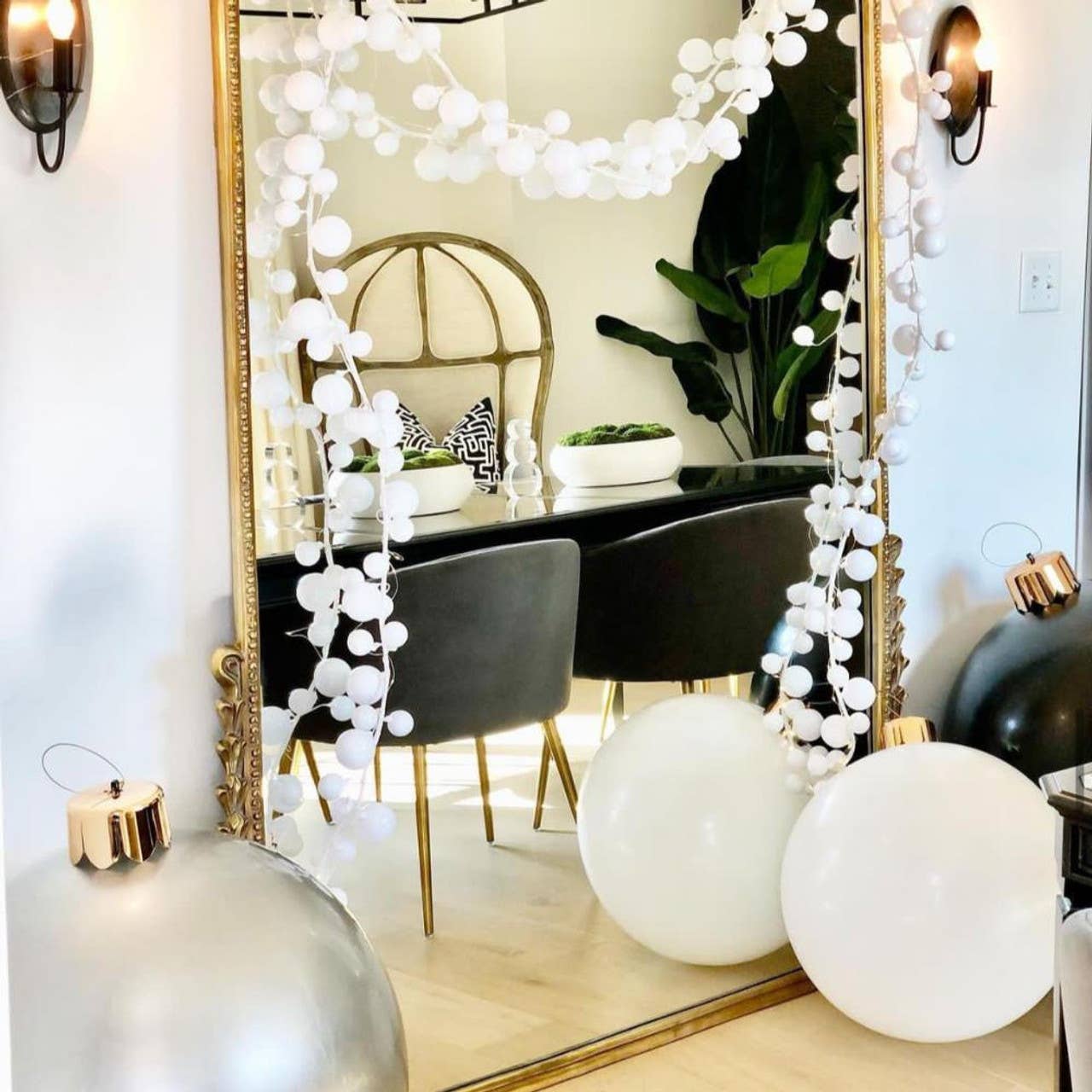 White Holiball®: 30"