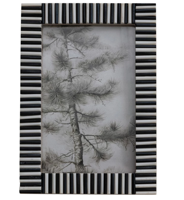 Ribbed Photo Frame, Black & White (Holds 4" x 6" Photo)
