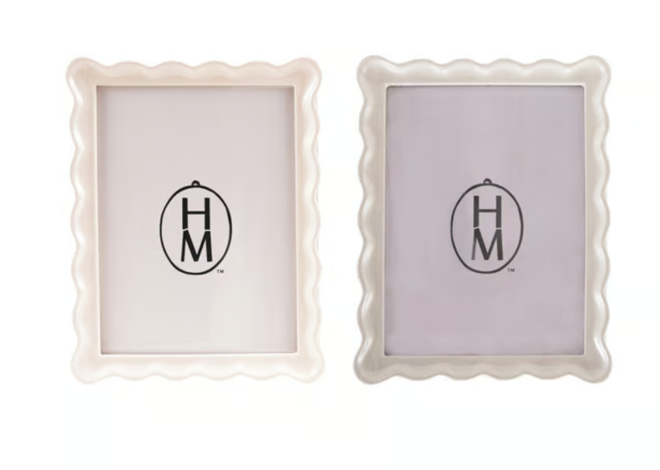 7-1/4"W x 9-1/4"H Resin Scalloped Photo