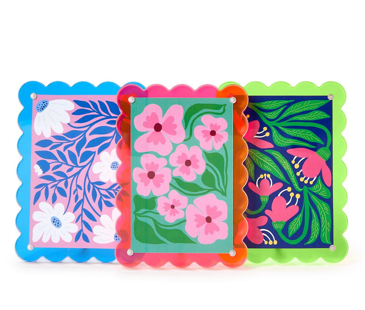4x6 Scalloped Edge Acrylic Photo Frame Asst 3 Colors