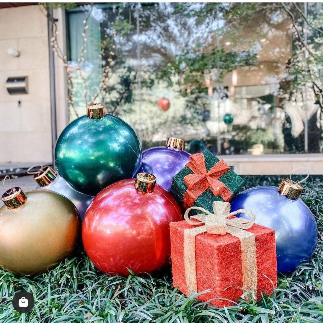 Vintage Red Holiball®: 18"